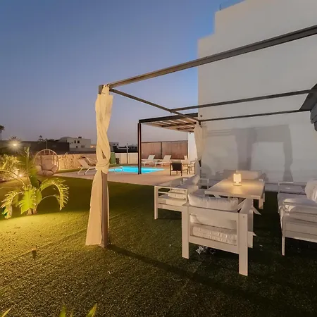 Menta Relaxing Corner In Front Of The Ocean Vila